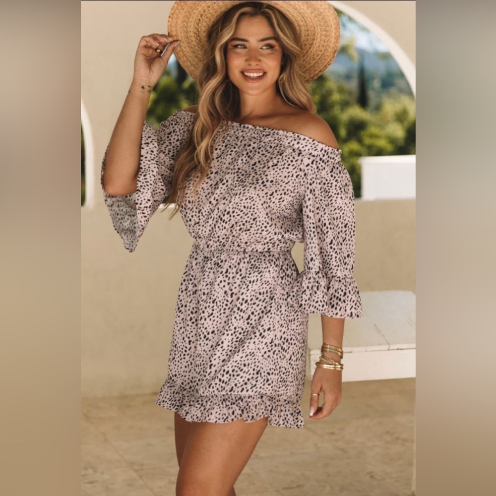 Gorgeous Off the Shoulder Ruffled Romper - Picture 3 of 8